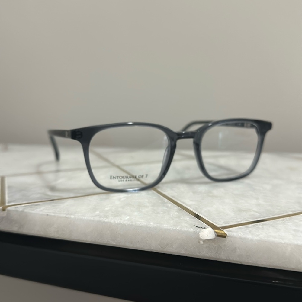 Entourage of 7 Royce frame